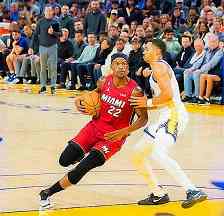 2025NBA杯决赛的反超过程，暂停应怎样配合轮换？